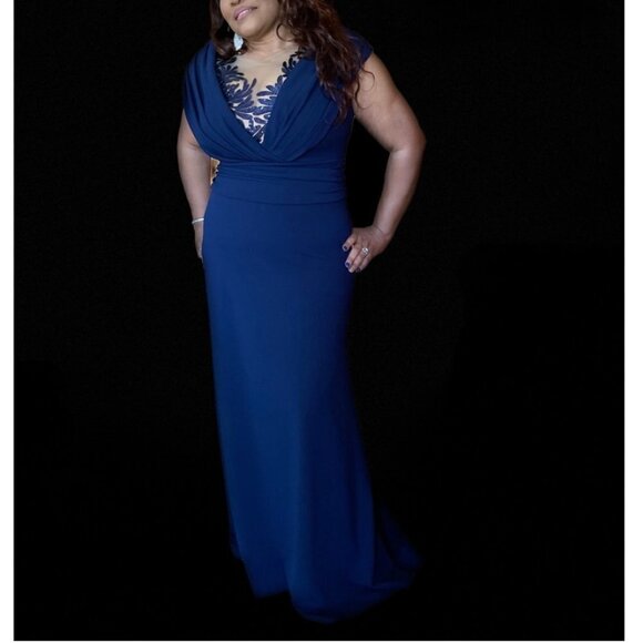 TADASHI SHOJI Crepe V-Neck Gown in Navy Size Medium NWT - Picture 11 of 13